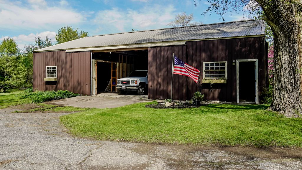 Photo of 9014 E 129th Avenue, Crown Point, IN 46307 (MLS # 838935)