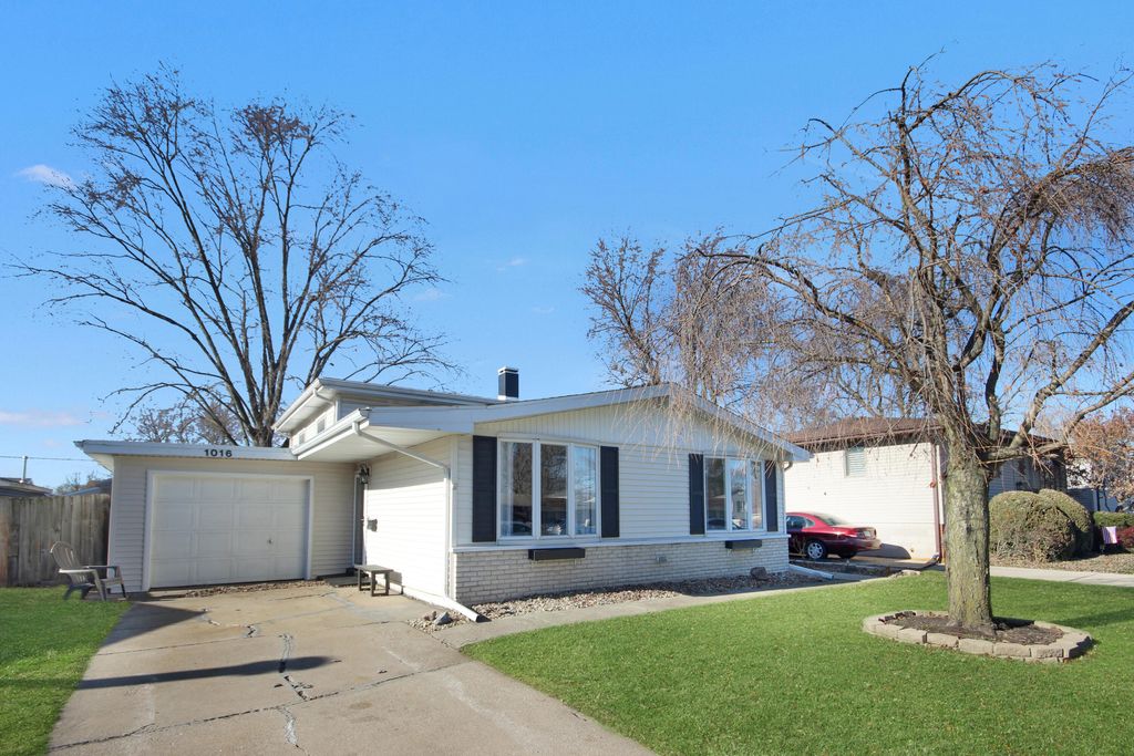 Photo of 1016 N Wheeler Street, Griffith, IN 46319 (MLS # 831589)