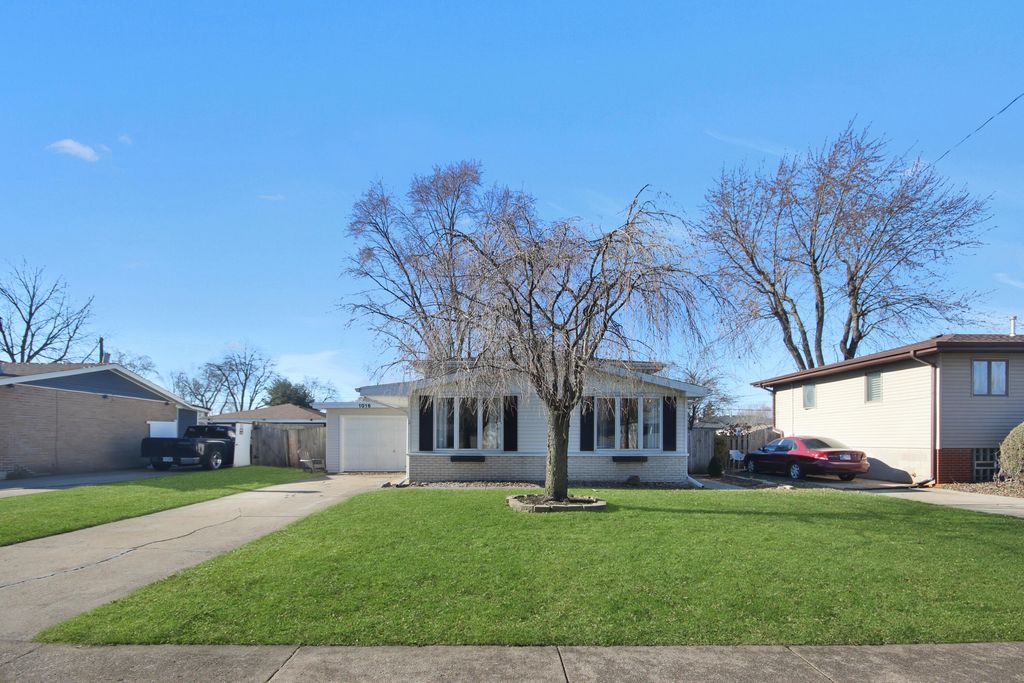 Photo of 1016 N Wheeler Street, Griffith, IN 46319 (MLS # 831589)