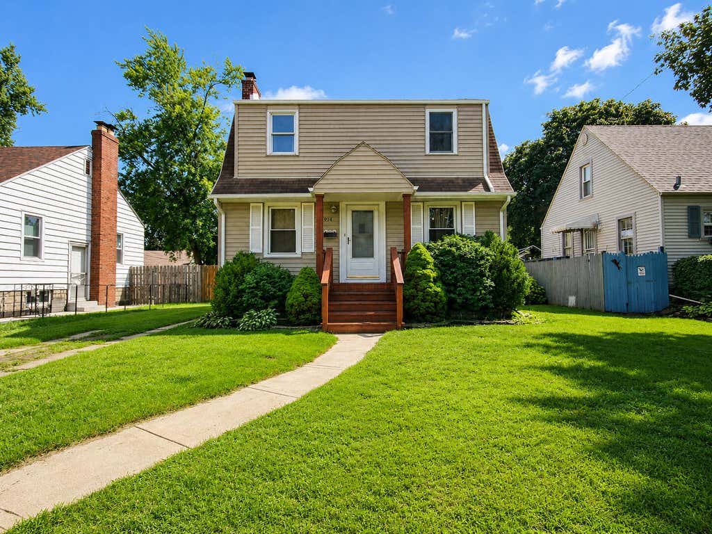 Photo of 914 E 176th Street, Hammond, IN 46324 (MLS # 843702)