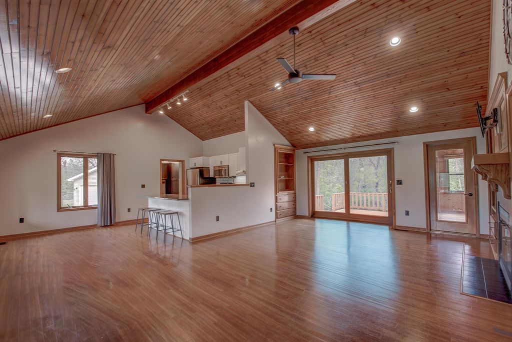 Photo of 85 S County Line Road, Crown Point, IN 46307 (MLS # 838020)