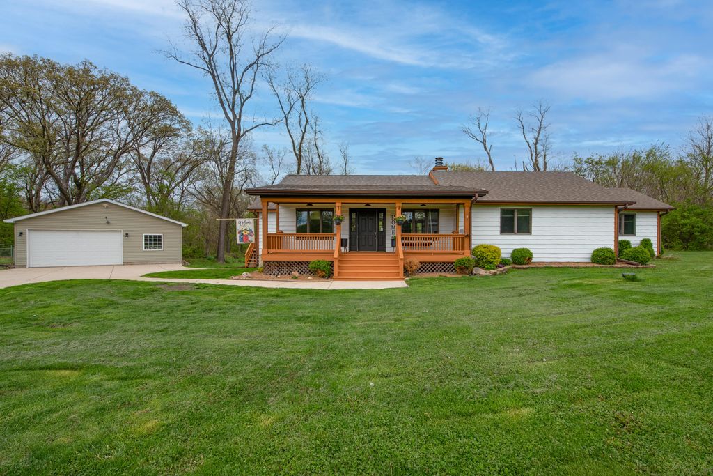 Photo of 85 S County Line Road, Crown Point, IN 46307 (MLS # 838020)