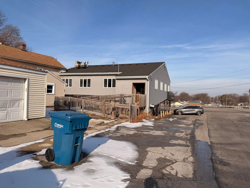 Photo of 315 E Ridge Road, Griffith, IN 46319 (MLS # 833058)