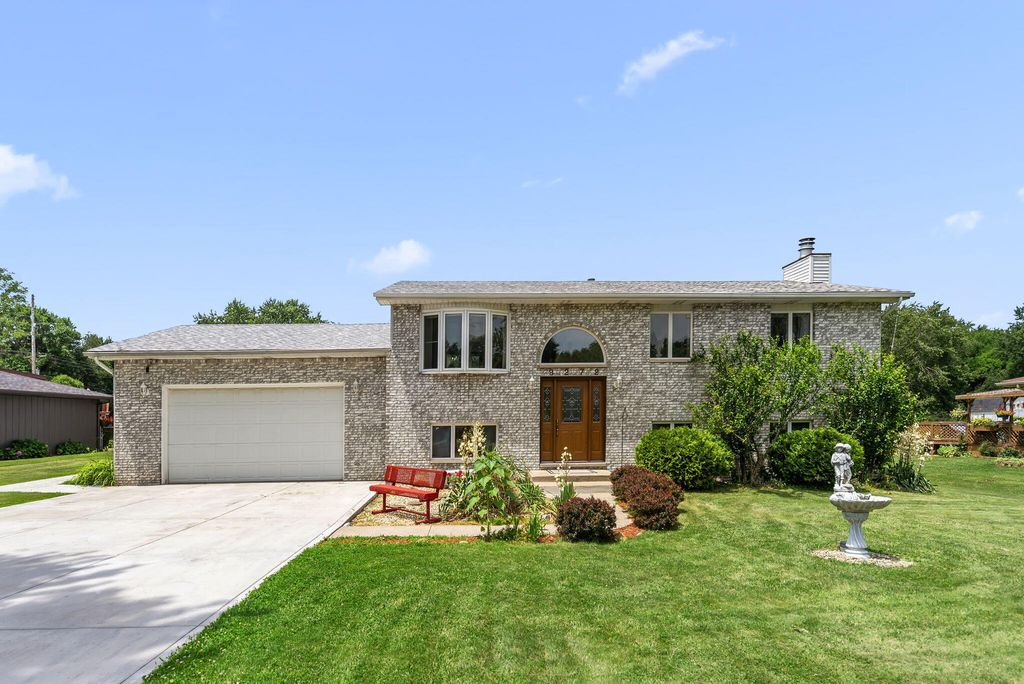Photo of 9272 Vigo Street, Crown Point, IN 46307 (MLS # 841651)