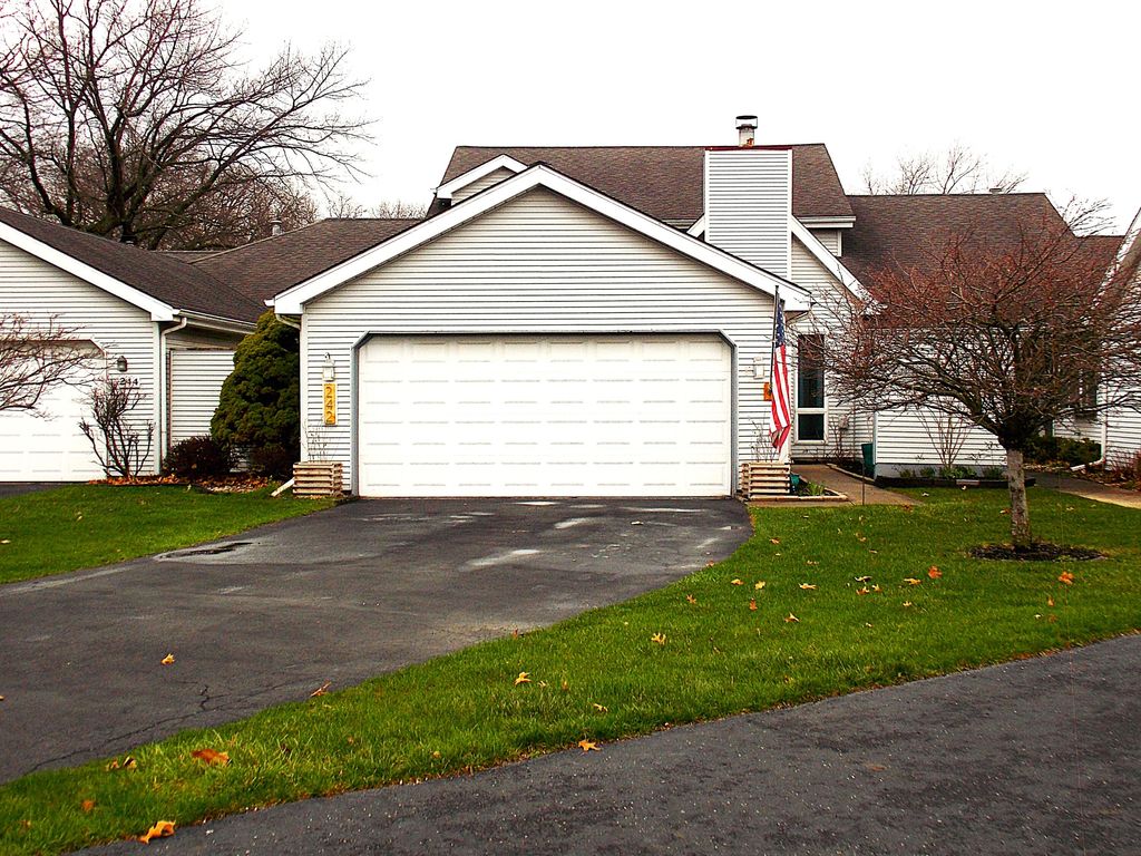 Photo of 242 Bluegrass Drive, Schererville, IN 46375 (MLS # 836456)