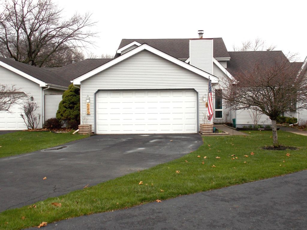 Photo of 242 Bluegrass Drive, Schererville, IN 46375 (MLS # 836456)