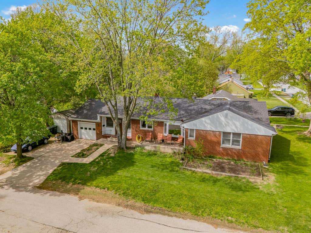 Photo of 601 Madison Street, Valparaiso, IN 46385 (MLS # 842697)