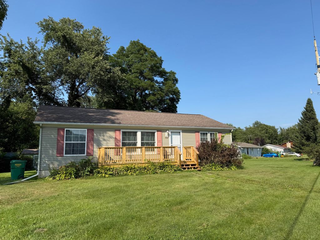 Photo of 7917 N Blackhawk MNR, Rolling Prairie, IN 46371 (MLS # 842812)