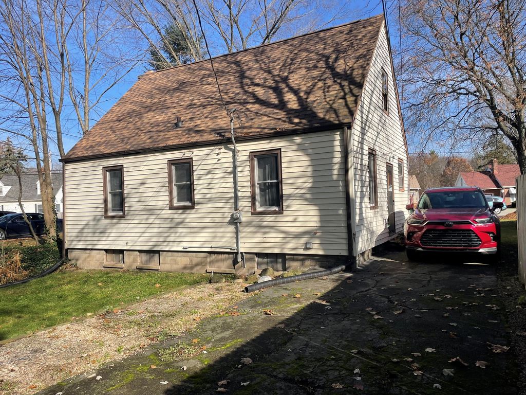 Photo of 2010 Monroe Street, La Porte, IN 46350 (MLS # 831174)