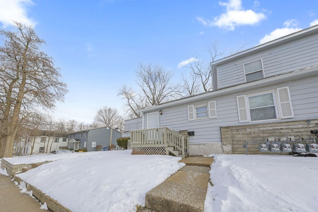 Photo of 361 Locust Street #4, Valparaiso, IN 46383 (MLS # 833401)