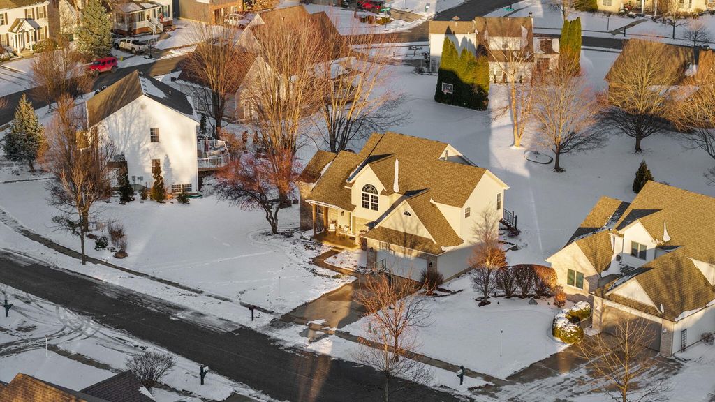 Photo of 3204 Clairborne Crossing, Valparaiso, IN 46385 (MLS # 832869)