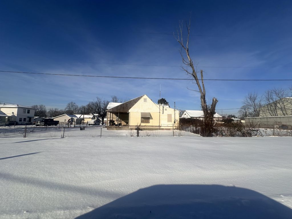 Photo of 1916 S Fares Avenue, Evansville, IN 47714 (MLS # 833438)