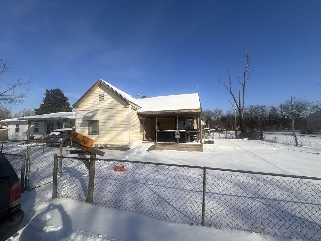 Photo of 1916 S Fares Avenue, Evansville, IN 47714 (MLS # 833438)