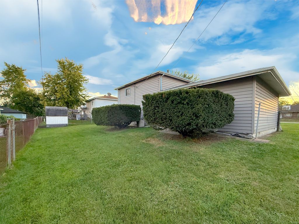 Photo of 7507 Whitcomb Street, Merrillville, IN 46410 (MLS # 829511)
