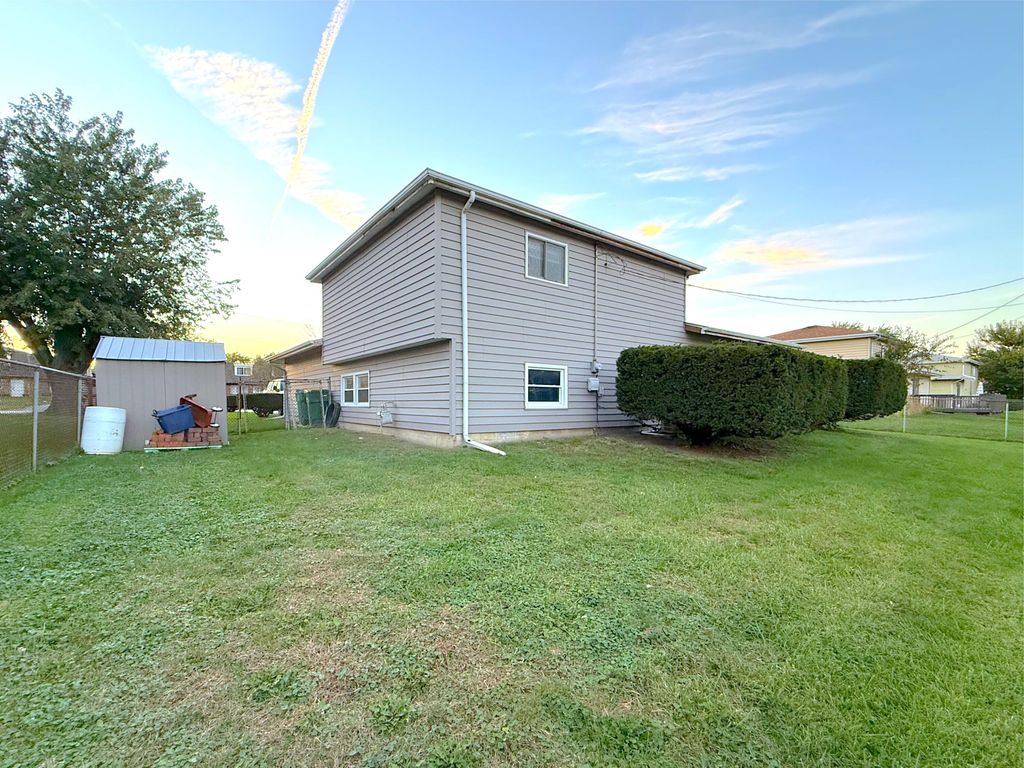 Photo of 7507 Whitcomb Street, Merrillville, IN 46410 (MLS # 829511)