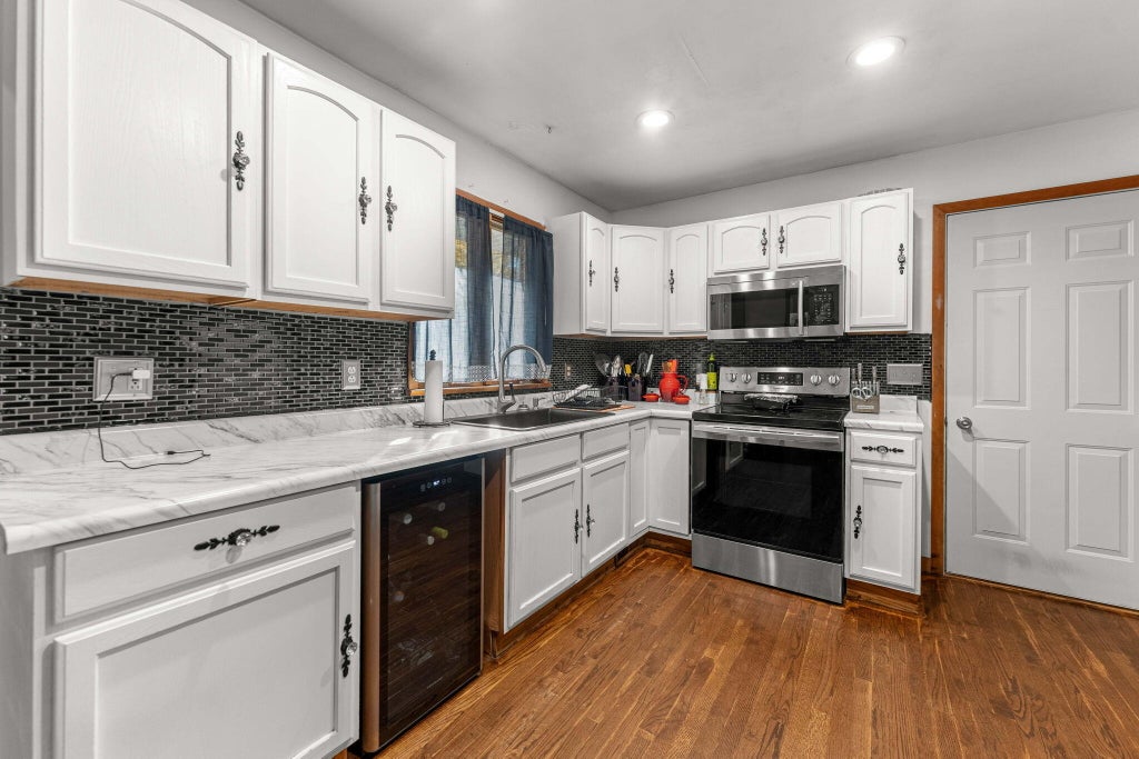 Photo of 2162 W Oak Street, La Porte, IN 46350 (MLS # 847520)