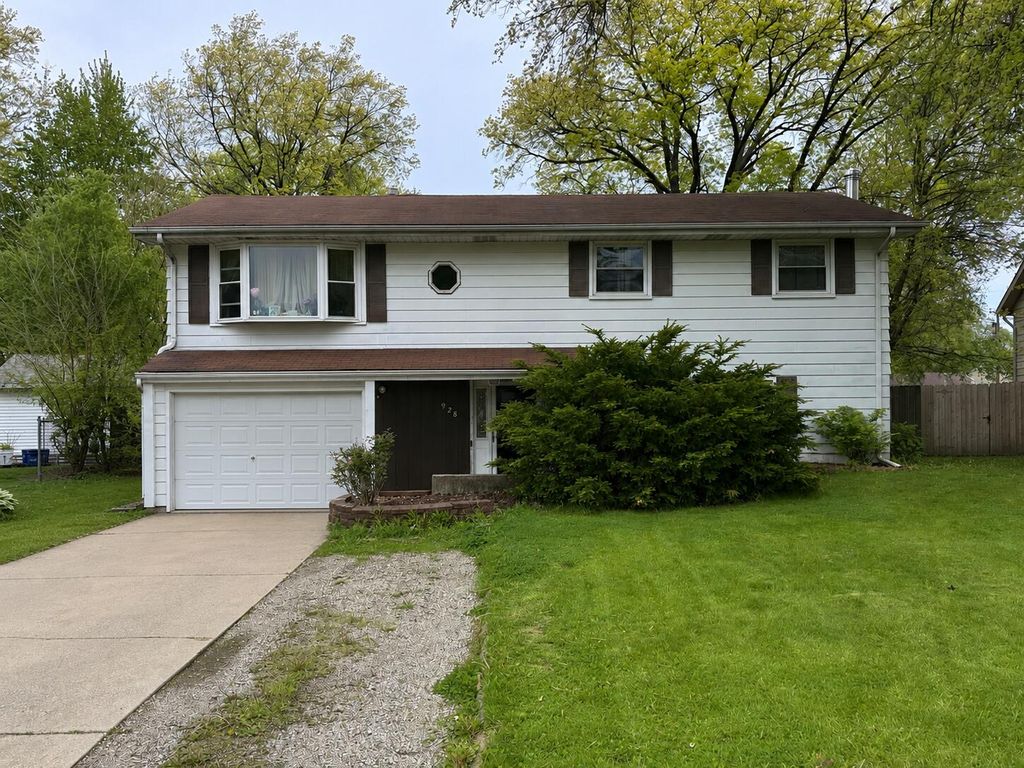 Photo of 928 W 68th Place, Merrillville, IN 46410 (MLS # 838753)