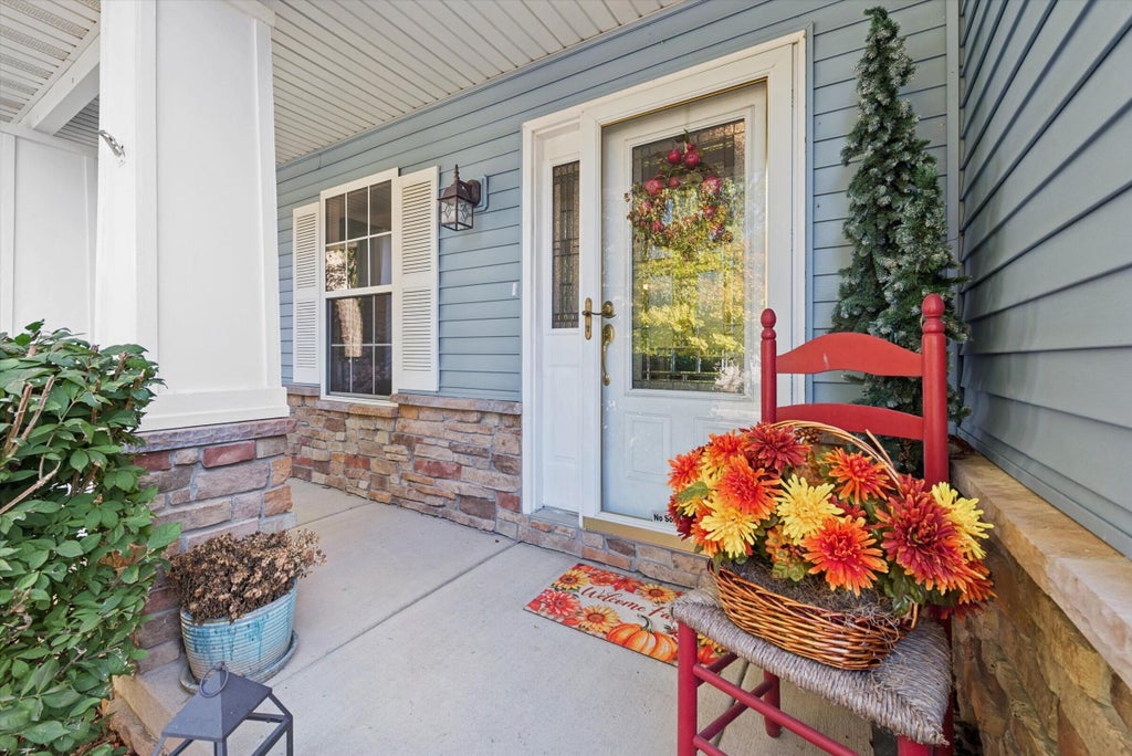 Photo of 763 Ravinia Drive E, Valparaiso, IN 46385 (MLS # 847357)
