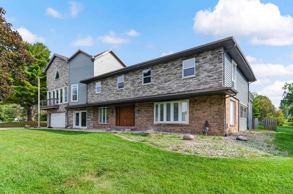 Photo of 2212 Elm Tree Lane, Crown Point, IN 46307 (MLS # 837660)