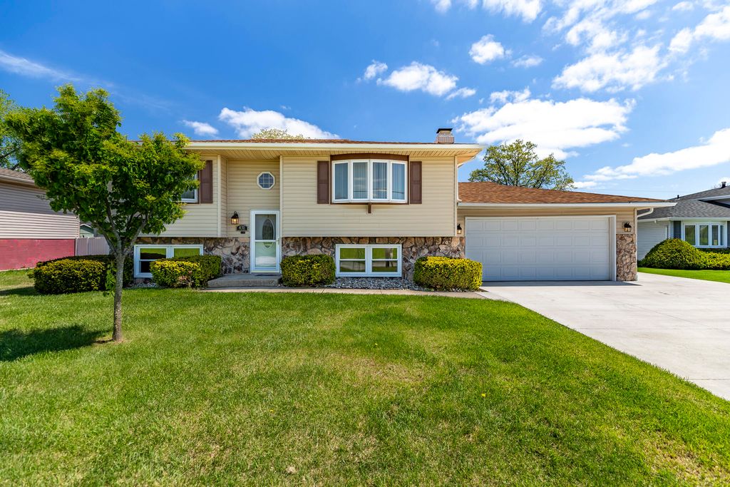 Photo of 431 S Liverpool Road, Hobart, IN 46342 (MLS # 838148)