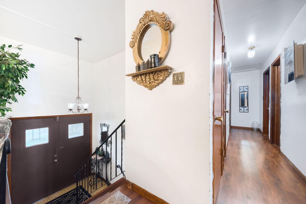 Photo of 9509 Northcote Avenue, Munster, IN 46321 (MLS # 829441)