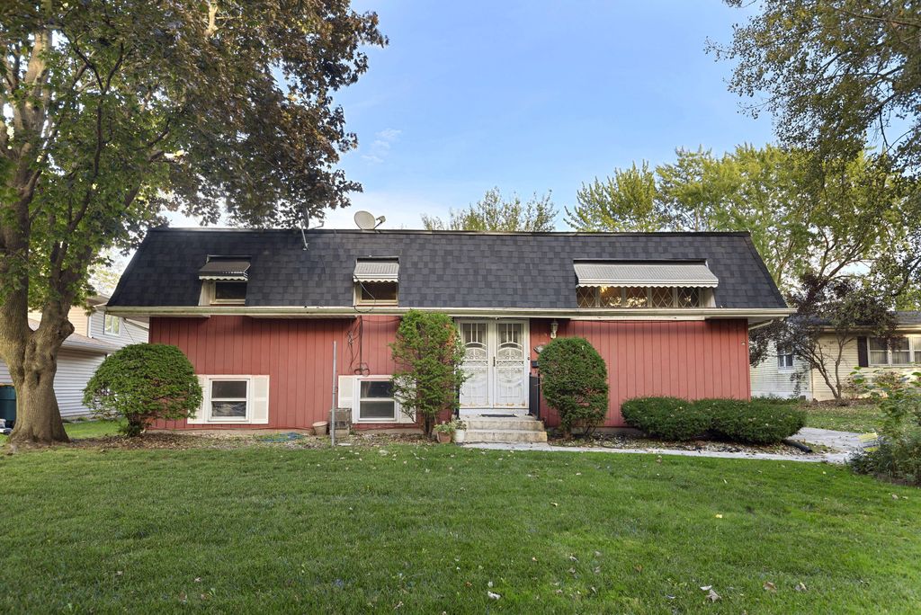 Photo of 9509 Northcote Avenue, Munster, IN 46321 (MLS # 829441)