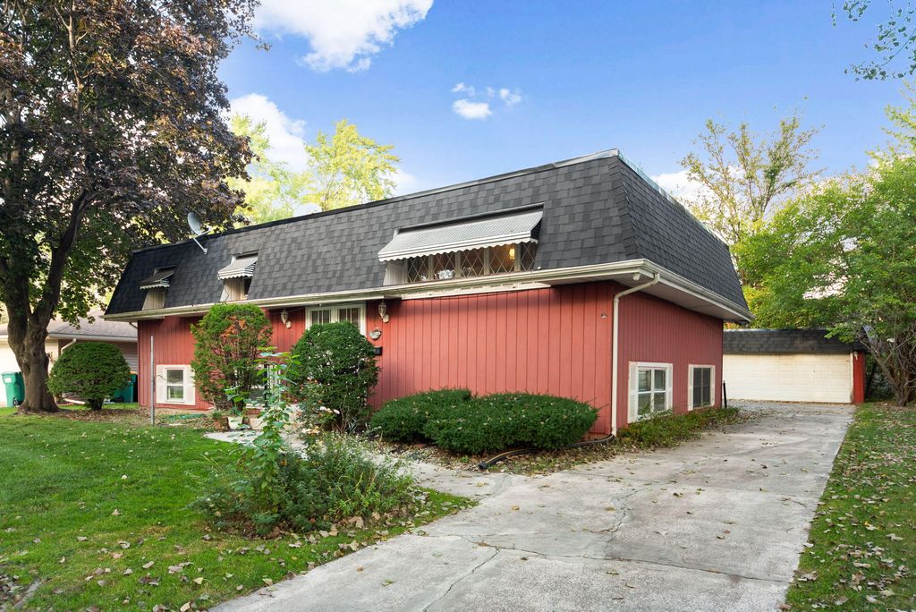 Photo of 9509 Northcote Avenue, Munster, IN 46321 (MLS # 829441)