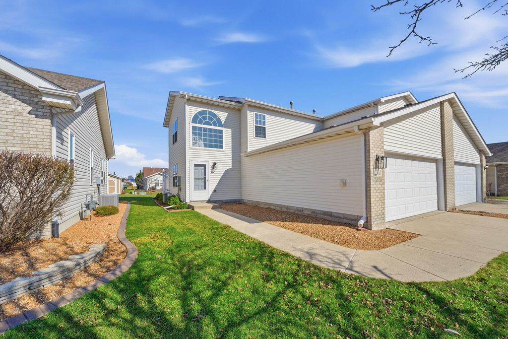 Photo of 1710 Beech Drive, Crown Point, IN 46307 (MLS # 835416)