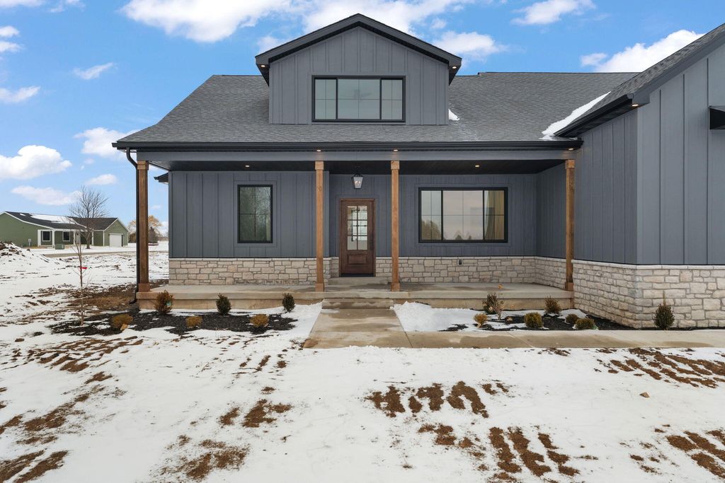 Photo of 3979 Tomahawk Circle, La Porte, IN 46350 (MLS # 833215)