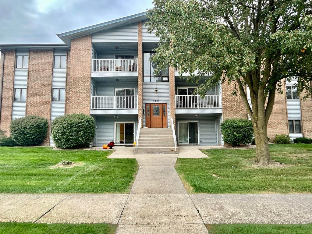 Photo of 9621 Merrillville Road #101, Crown Point, IN 46307 (MLS # 829450)
