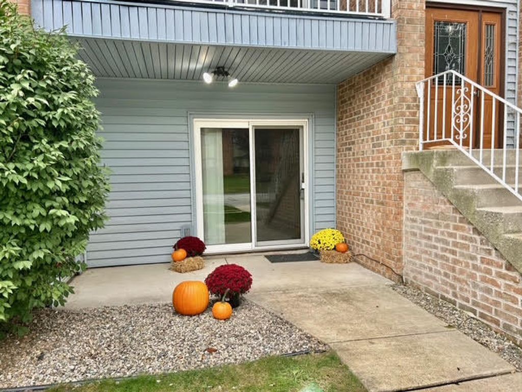 Photo of 9621 Merrillville Road #101, Crown Point, IN 46307 (MLS # 829450)