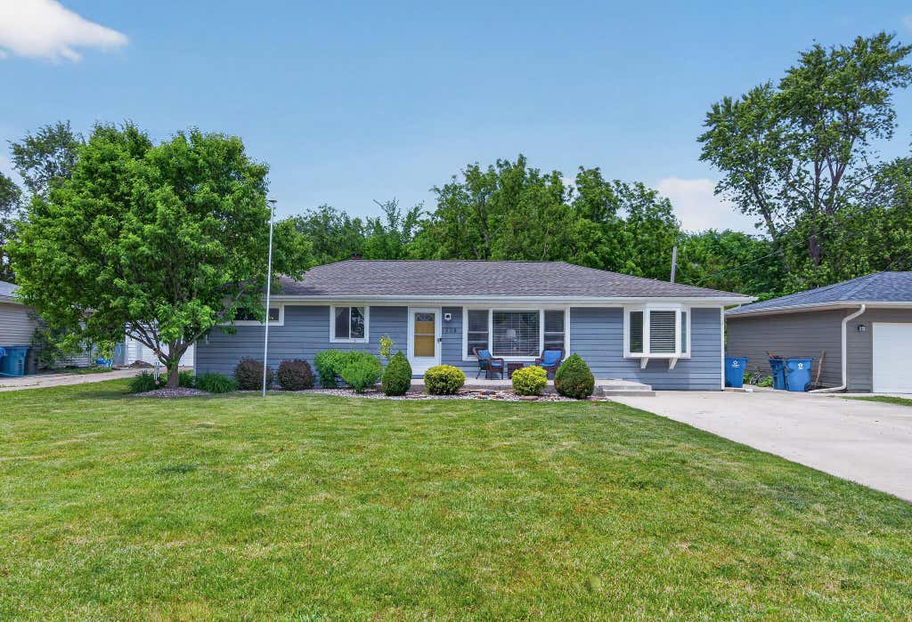 Photo of 1208 E Farragut Street, Crown Point, IN 46307 (MLS # 842162)