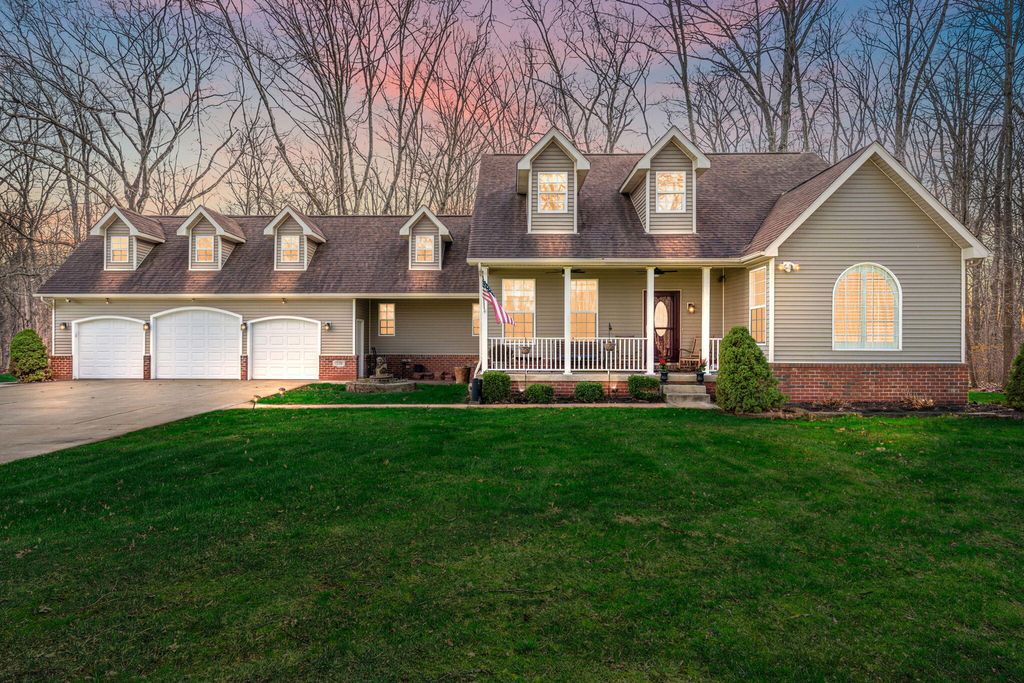 Photo of 228 W Papillon Drive, Valparaiso, IN 46385 (MLS # 837301)