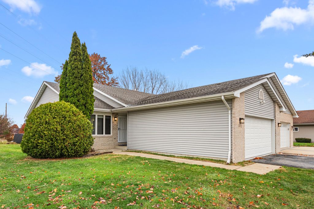 Photo of 5012 W 92nd Avenue, Crown Point, IN 46307 (MLS # 831051)