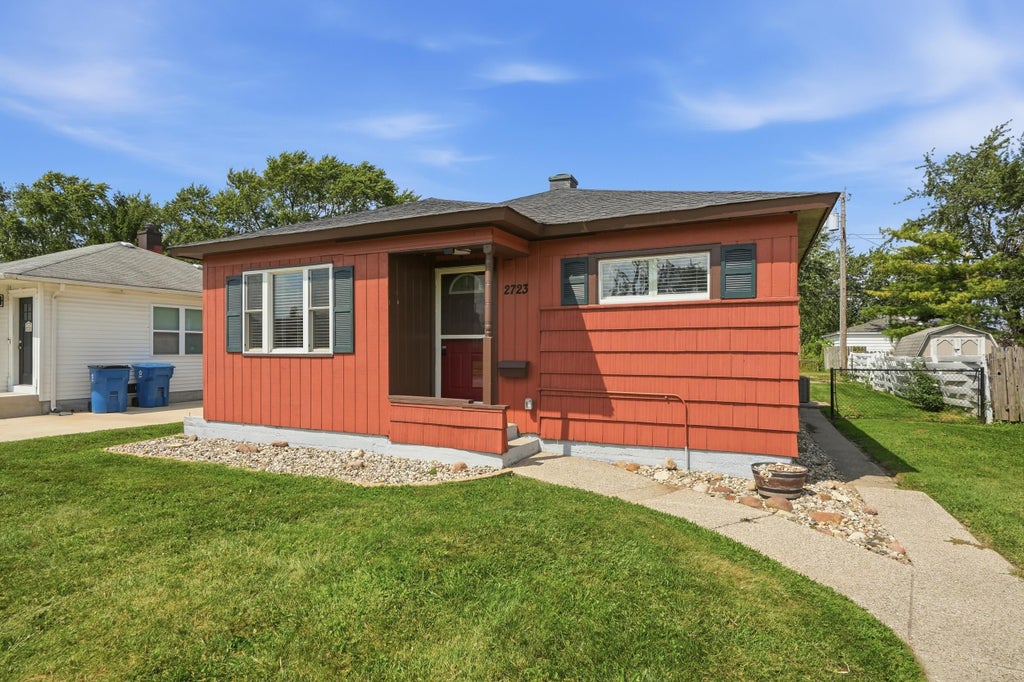 Photo of 2723 Grand Boulevard, Highland, IN 46322 (MLS # 844444)