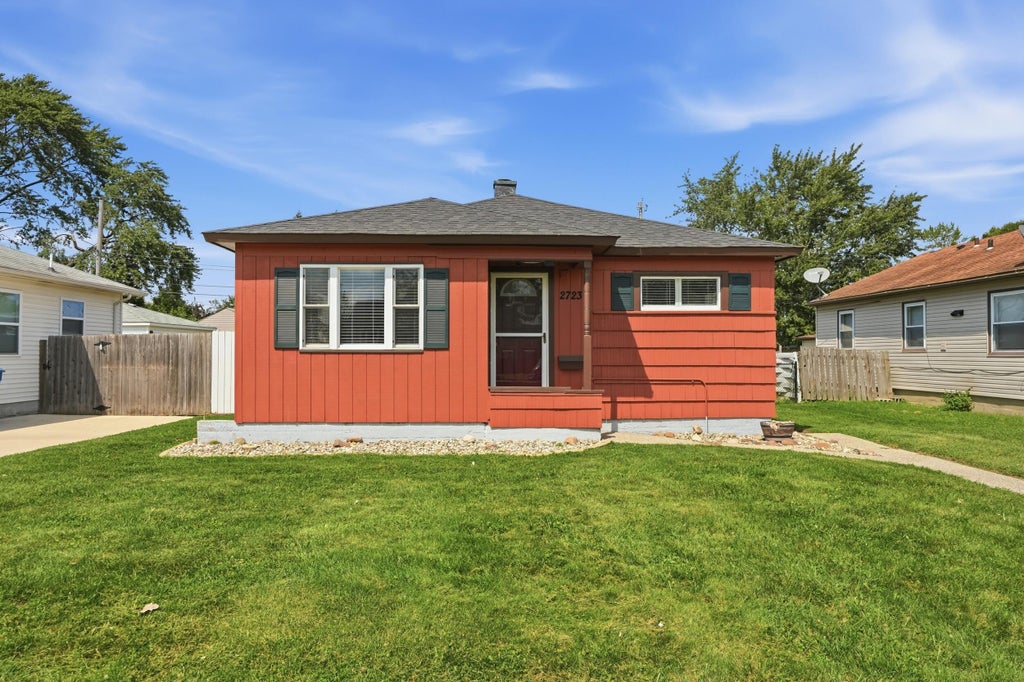 Photo of 2723 Grand Boulevard, Highland, IN 46322 (MLS # 844444)
