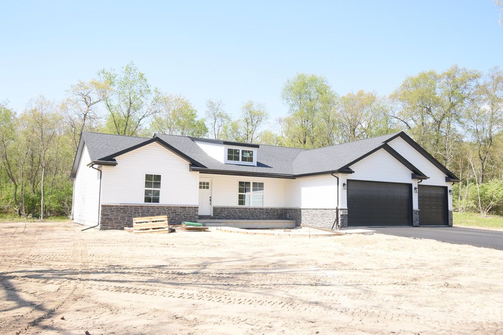 Photo of 3640 Quail Run Drive N, Wheatfield, IN 46392 (MLS # 838315)