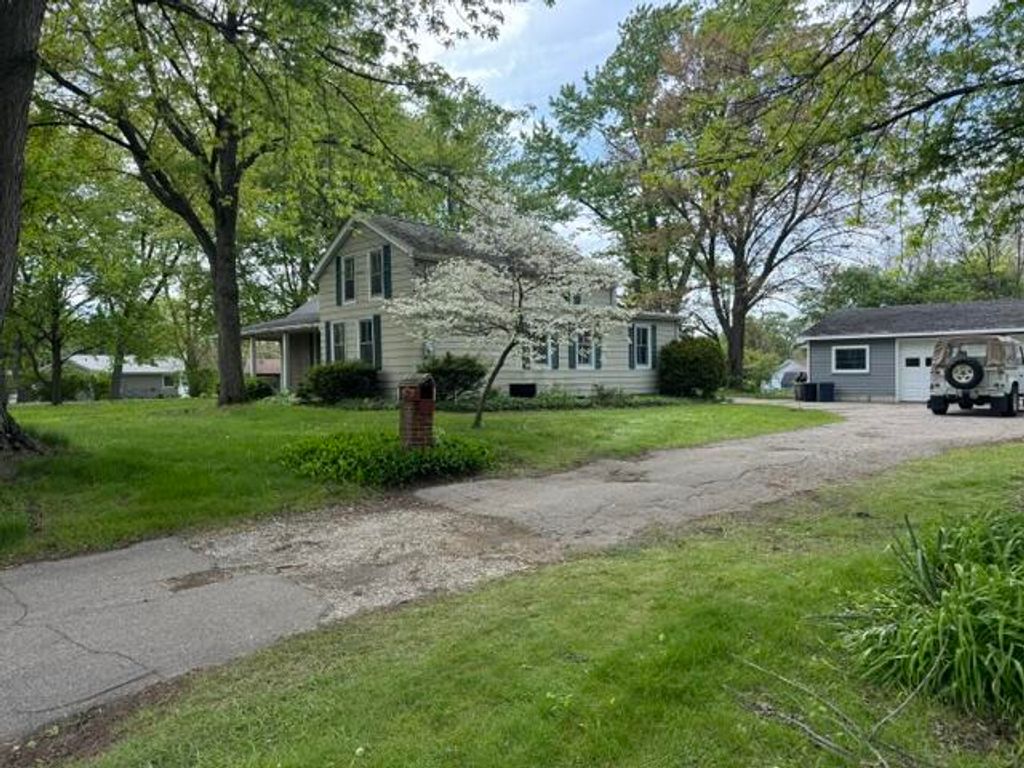 Photo of 1001 Earl Road, Michigan City, IN 46360 (MLS # 838417)