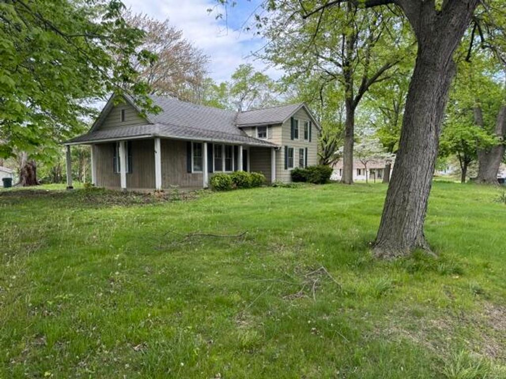 Photo of 1001 Earl Road, Michigan City, IN 46360 (MLS # 838417)
