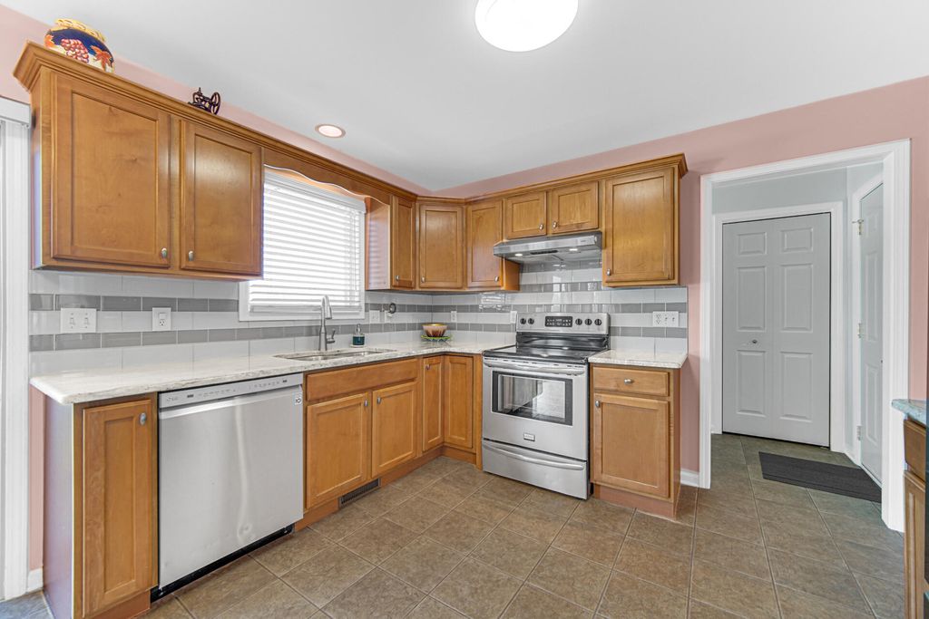 Photo of 250 W 128th Place, Crown Point, IN 46307 (MLS # 835881)