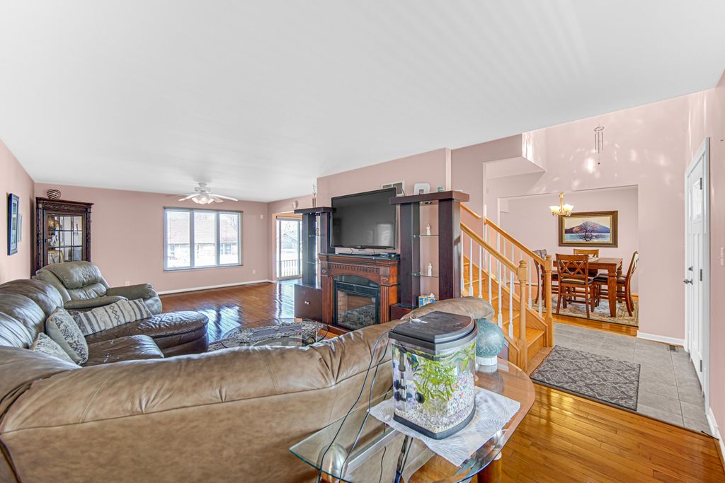 Photo of 250 W 128th Place, Crown Point, IN 46307 (MLS # 835881)