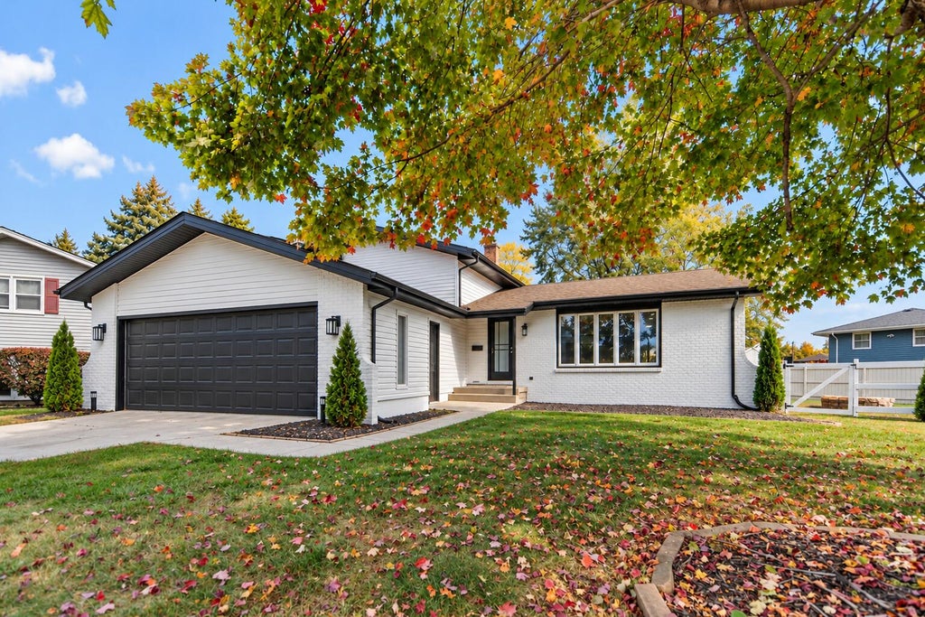 Photo of 9123 Crestwood Court, Munster, IN 46321 (MLS # 847474)