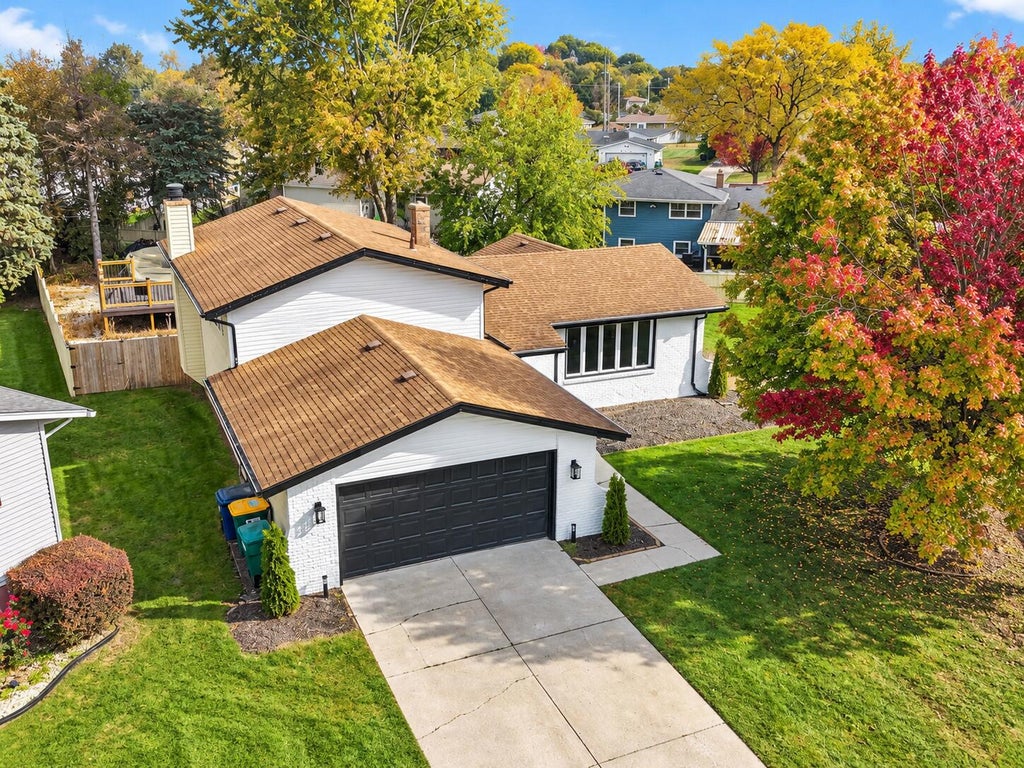 Photo of 9123 Crestwood Court, Munster, IN 46321 (MLS # 847474)