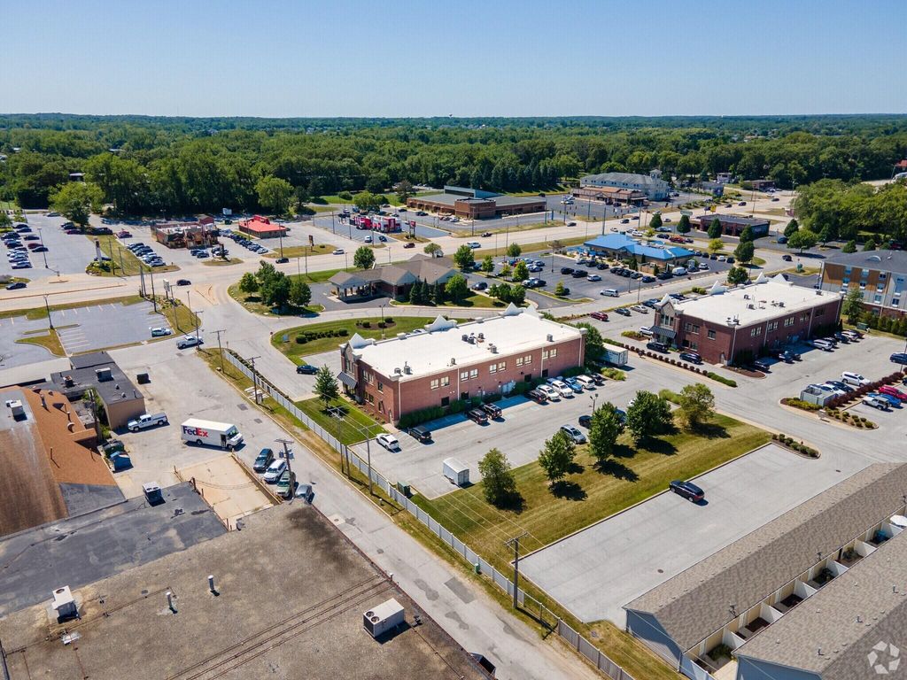 Photo of 940 W Us-30, Schererville, IN 46375 (MLS # 833439)