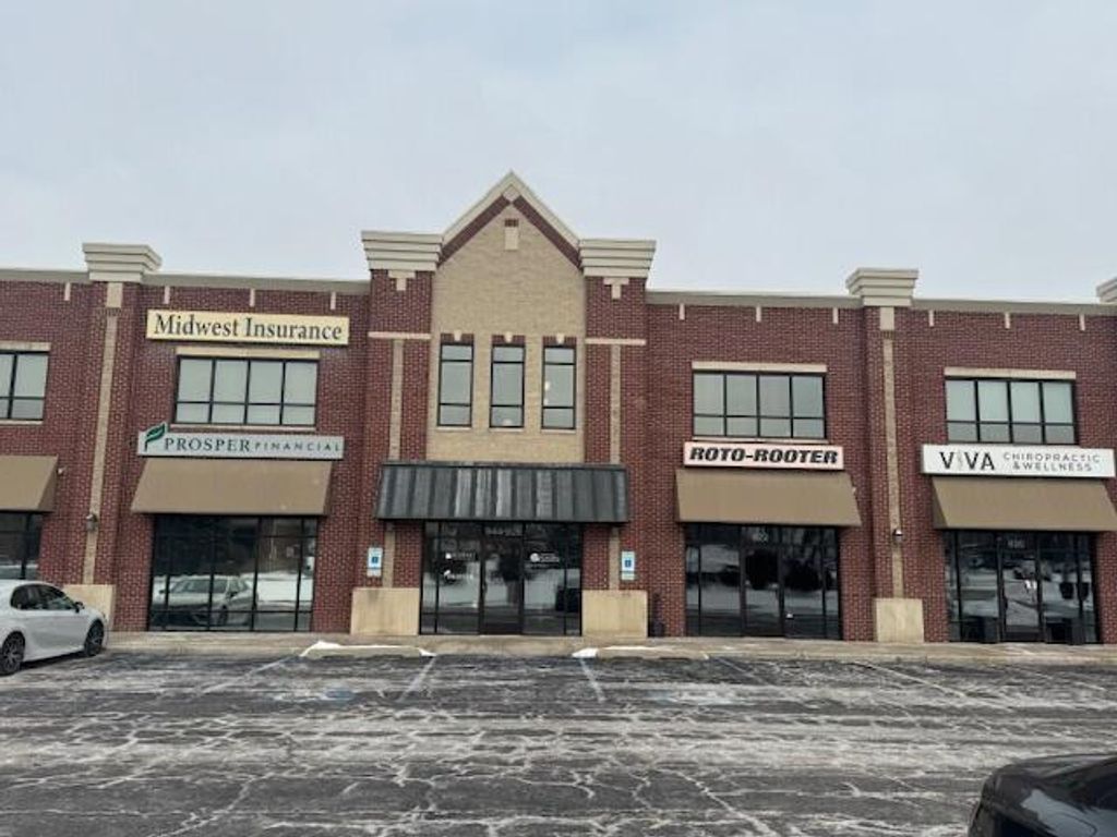 Photo of 940 W Us-30, Schererville, IN 46375 (MLS # 833439)