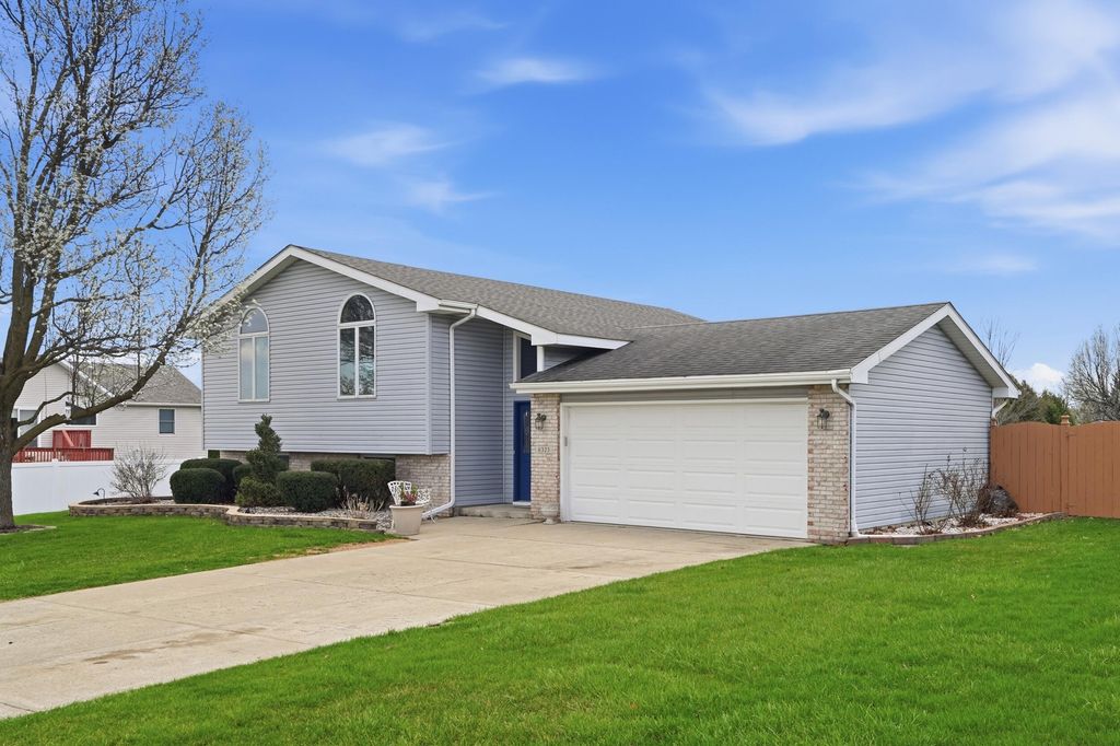 Photo of 6325 W 89th Avenue, Crown Point, IN 46307 (MLS # 836726)