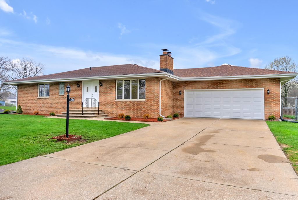 Photo of 7601 Washington Court, Merrillville, IN 46410 (MLS # 837698)