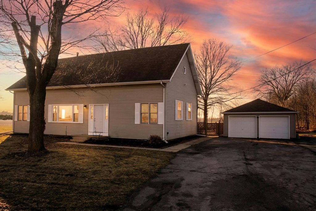 Photo of 624 N 625 W, Hobart, IN 46342 (MLS # 833236)