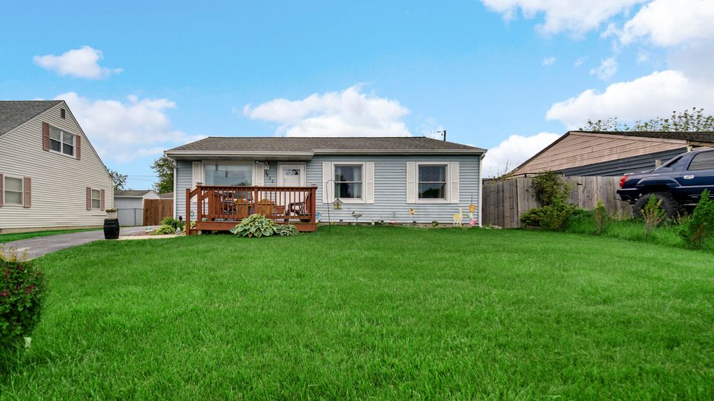 Photo of 422 Saginaw Drive, Valparaiso, IN 46385 (MLS # 839474)