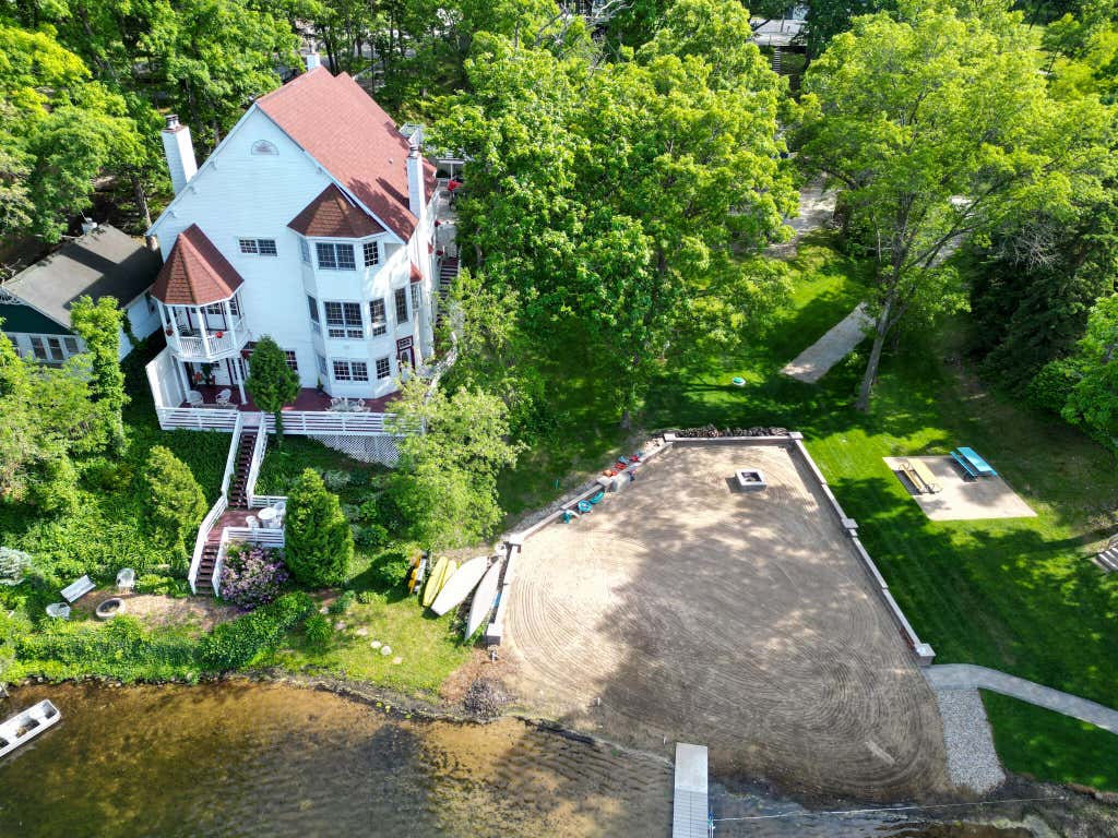 Photo of 201 Spectacle Drive, Valparaiso, IN 46383 (MLS # 840160)